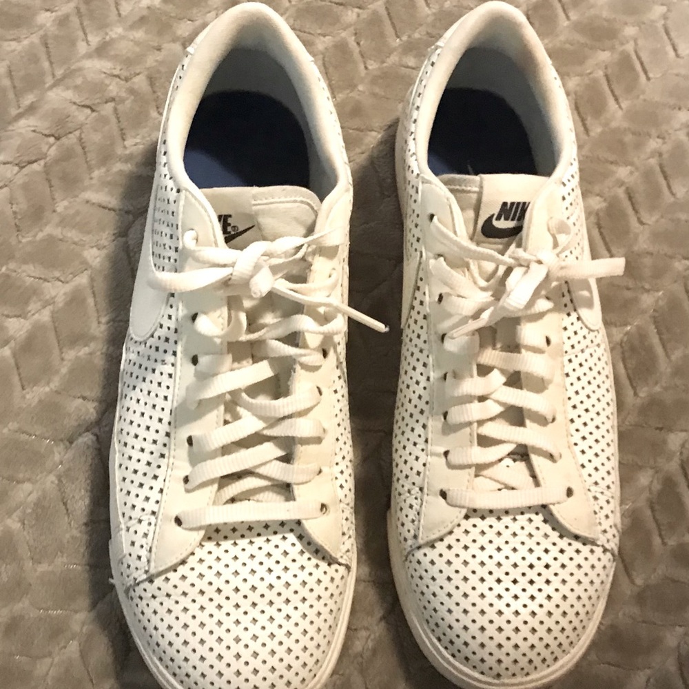Nike women’s blazer sport shoe